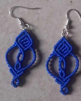 Boucle d&rsquo;oreille bleue