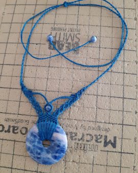 Collier macrame donut sodalite