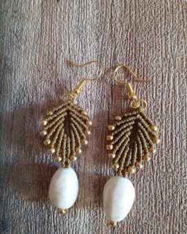 Boucles d&rsquo;oreilles beige