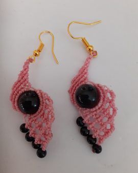 Boucles d&rsquo;oreilles rose et noir