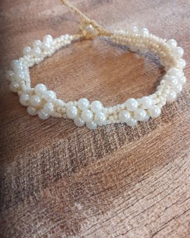 Bracelet kumihimo avec fleurs en perles nacrées