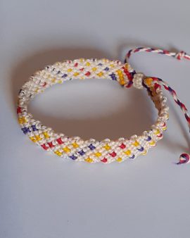 Bracelet amitié blanc points violet, jaune, rouge